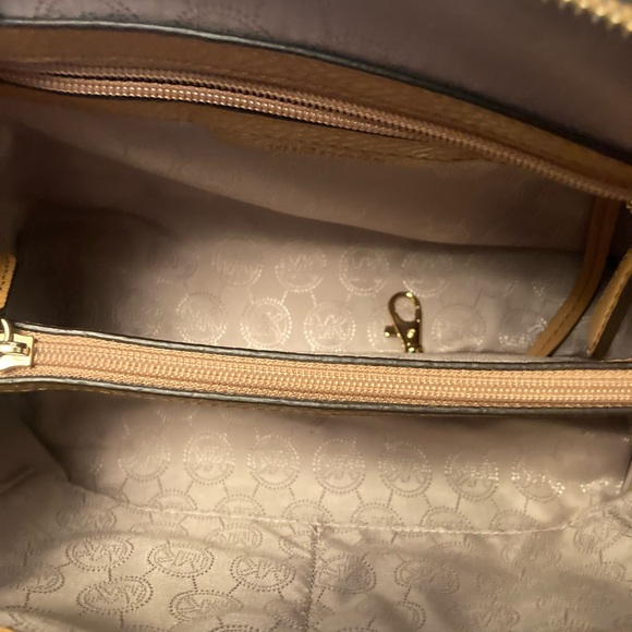 MICHAEL KORS Small Riley Leather Satchel/Crossbody Peanut - Picture 6 of 8